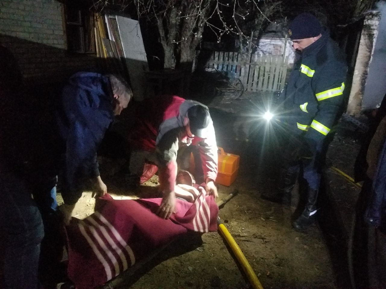Новини Житомира - фото з У Коростенському районі на пожежі врятували 20-річного чоловіка