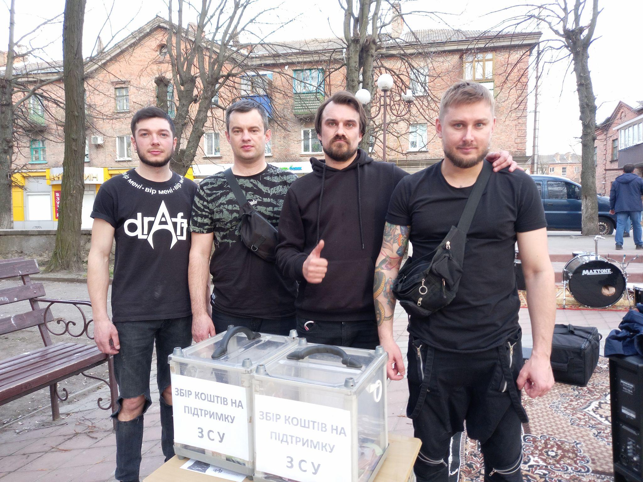 Новини Козятина - фото з 24 тисячі гривень зібрав гурт «Draft» для наших захисників