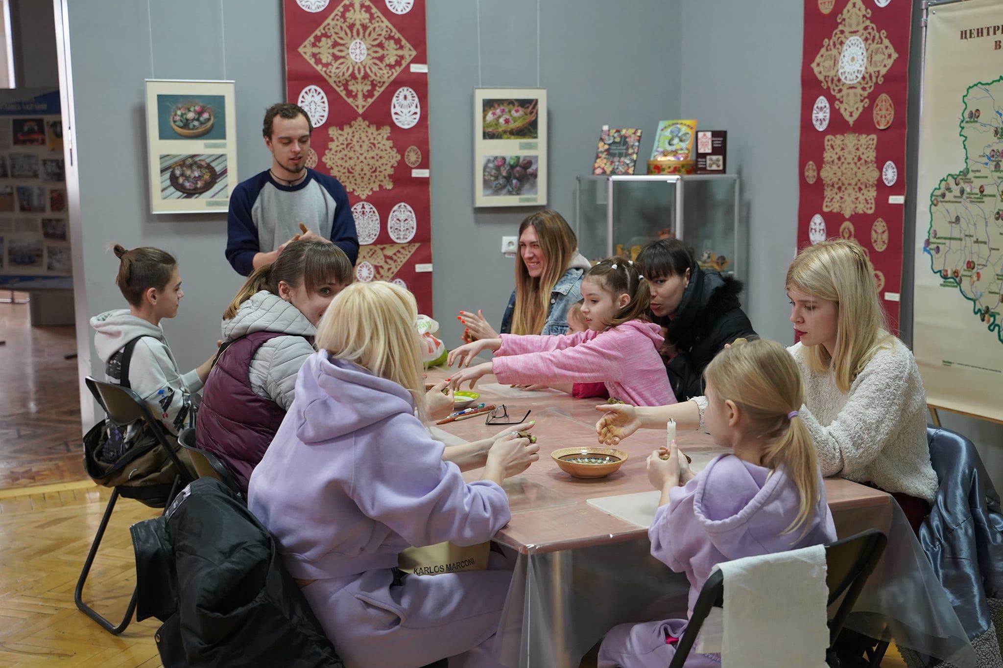 Новини Вінниці - фото з Великодні радощі: у Вінниці для переселенців та волонтерів проводять майстер-класи