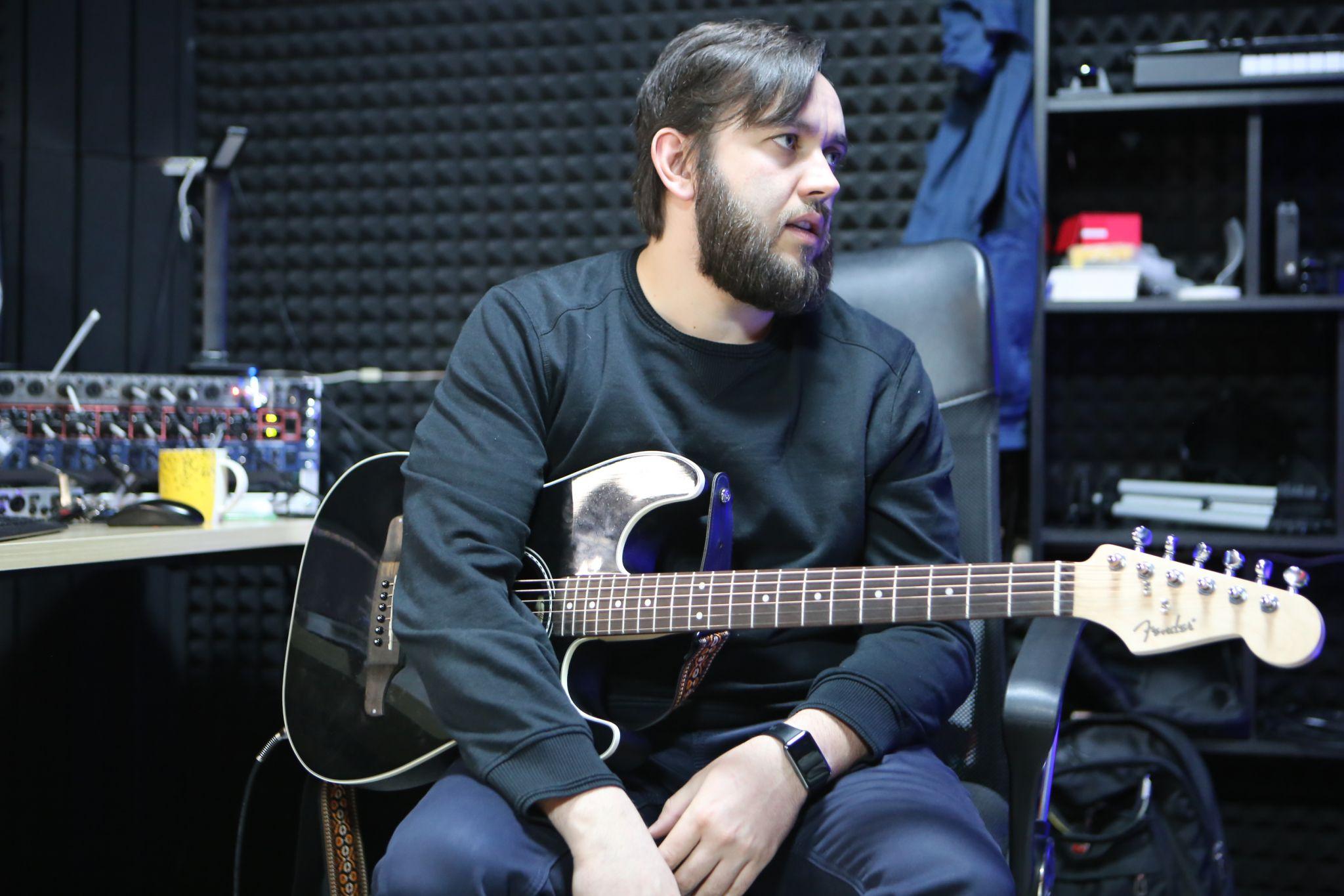 Новини Вінниці - фото з Кожна гривня наближає перемогу. Музикант збирає гроші для ЗСУ на онлайн-концертах