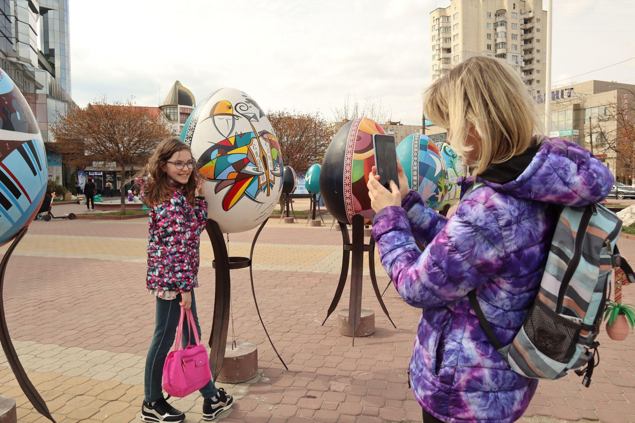 Новини Хмельницького - фото з У центрі  Хмельницького встановили великодню фотозону