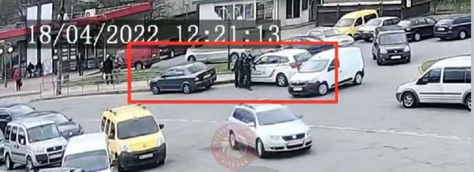 Їхав повільно, але неуважно. На Привокзальній Opel протаранив огорожу