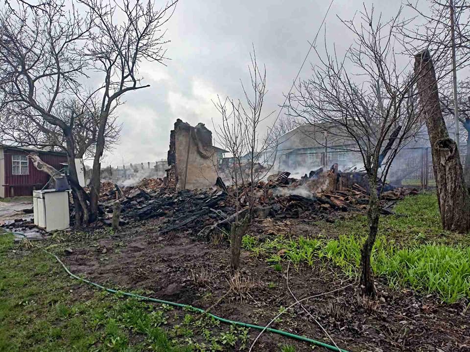 Новини Житомира - фото з На Житомирщині за добу горіли три оселі: один будинок повністю знищено