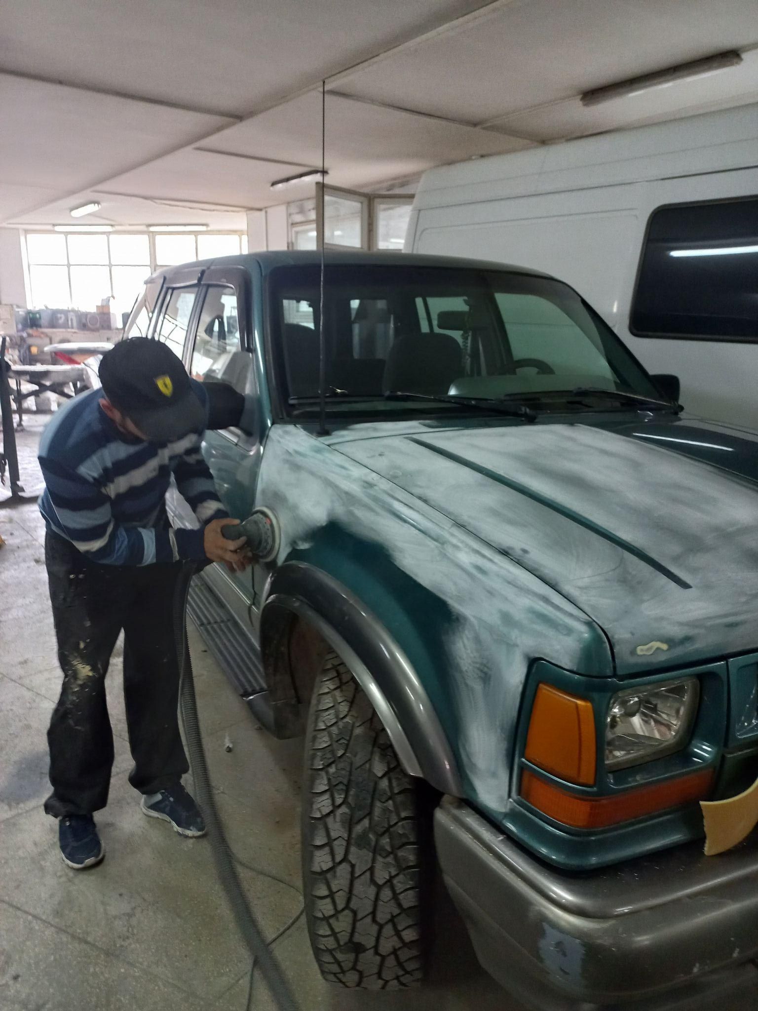 Новини Вінниці - фото з Герої тилу. Як у Вінниці позашляховики переробляють на бандеромобілі та передають на фронт