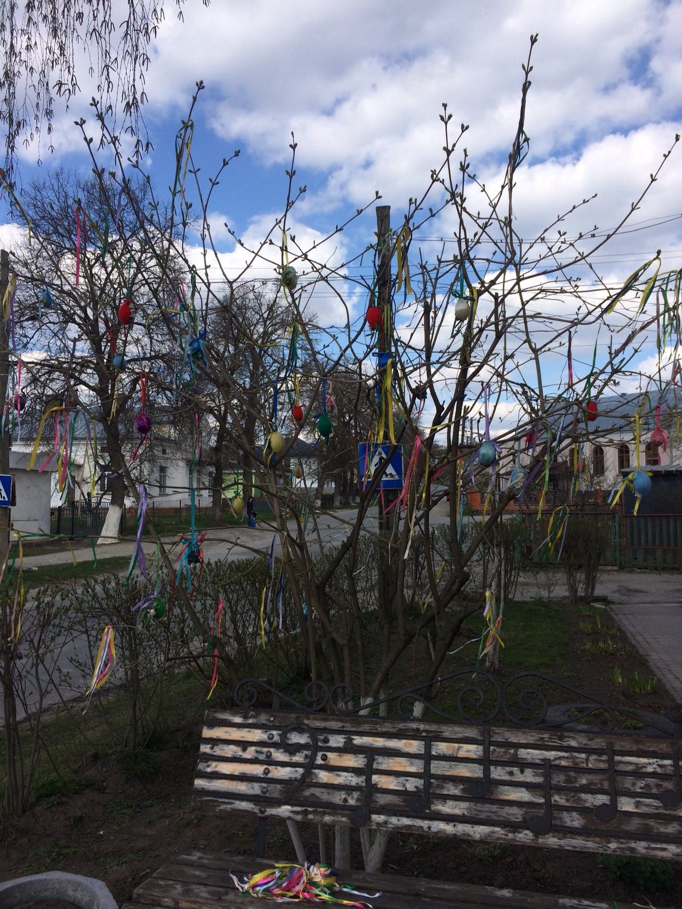 Новини Тернополя - фото з Гіганський кошик, велетенські писанки та святкові фото-зони: як прикрасили райцентри до Великодня (ФОТО)