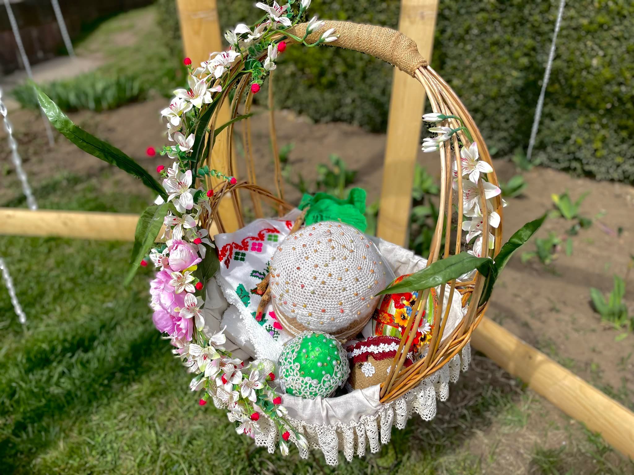 Новини Тернополя - фото з Гіганський кошик, велетенські писанки та святкові фото-зони: як прикрасили райцентри до Великодня (ФОТО)