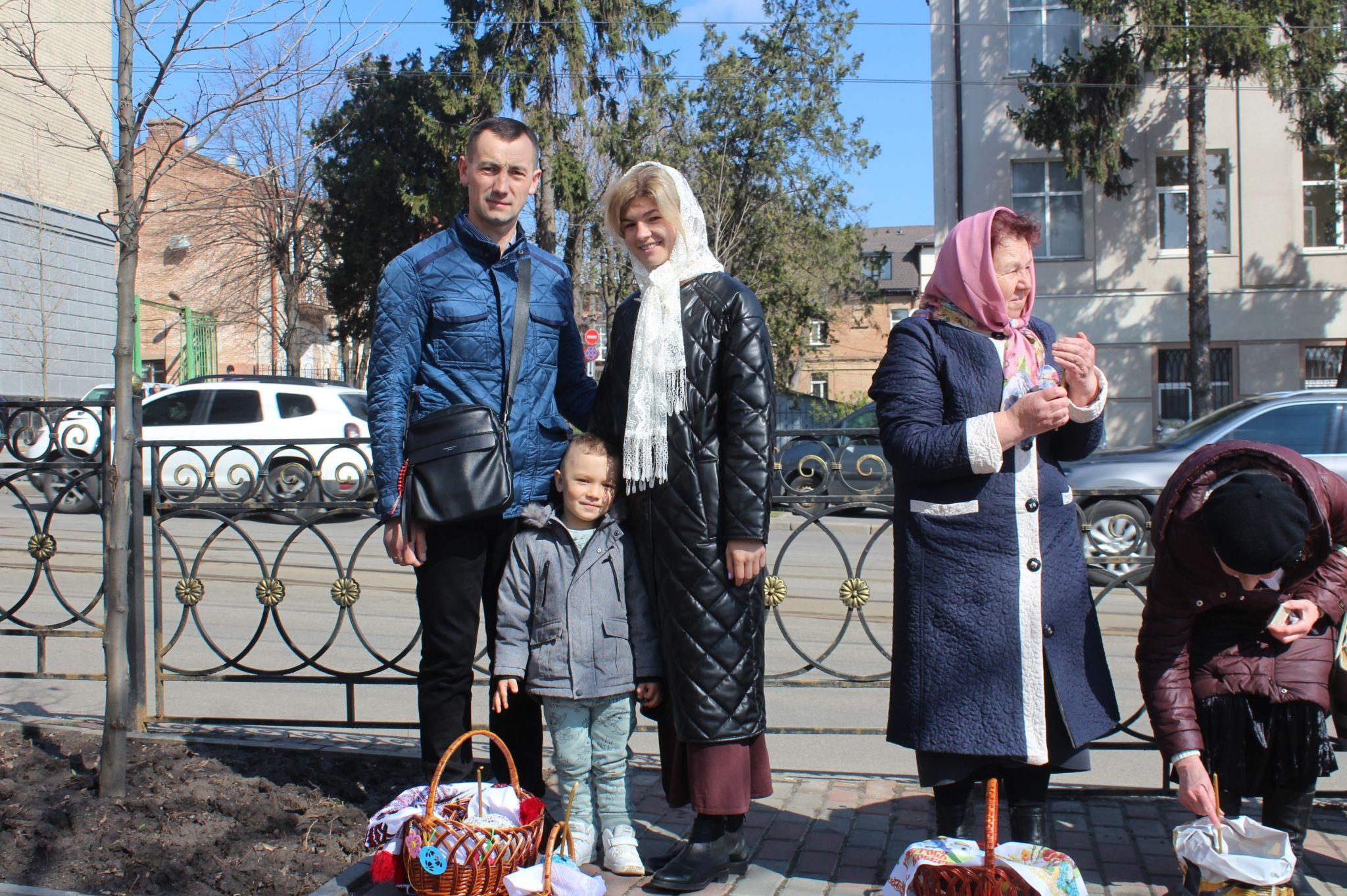 Новини Вінниці - фото з Христос Воскрес! Як святкували Великдень біля головного собору Вінниці