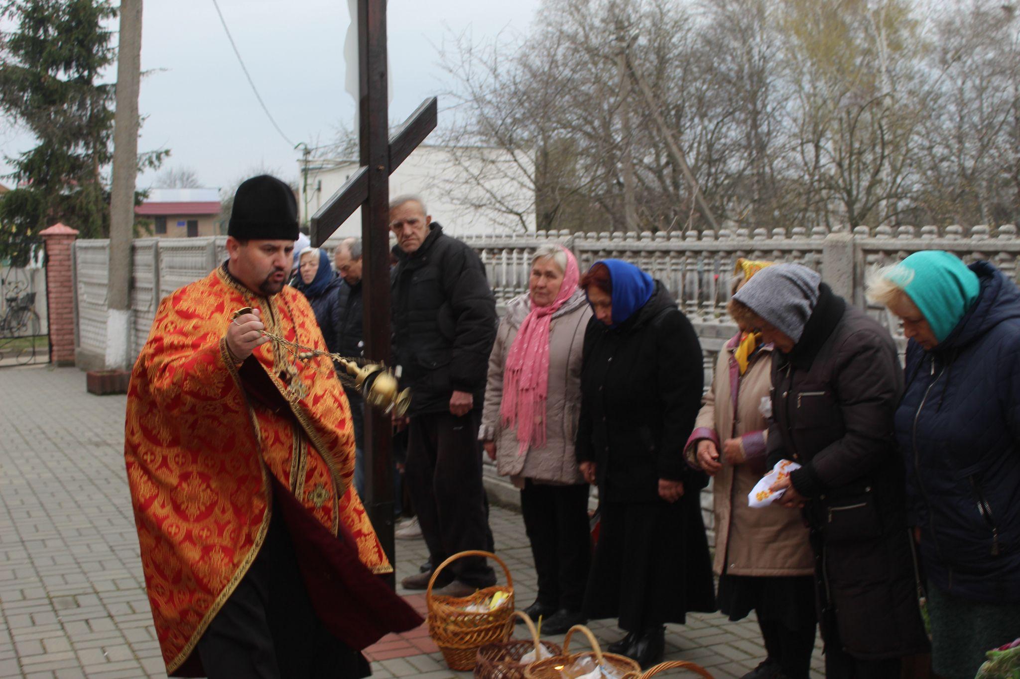 Новини Козятина - фото з Свята літургія у велику суботню завершилась освяченням пасхальних кошиків