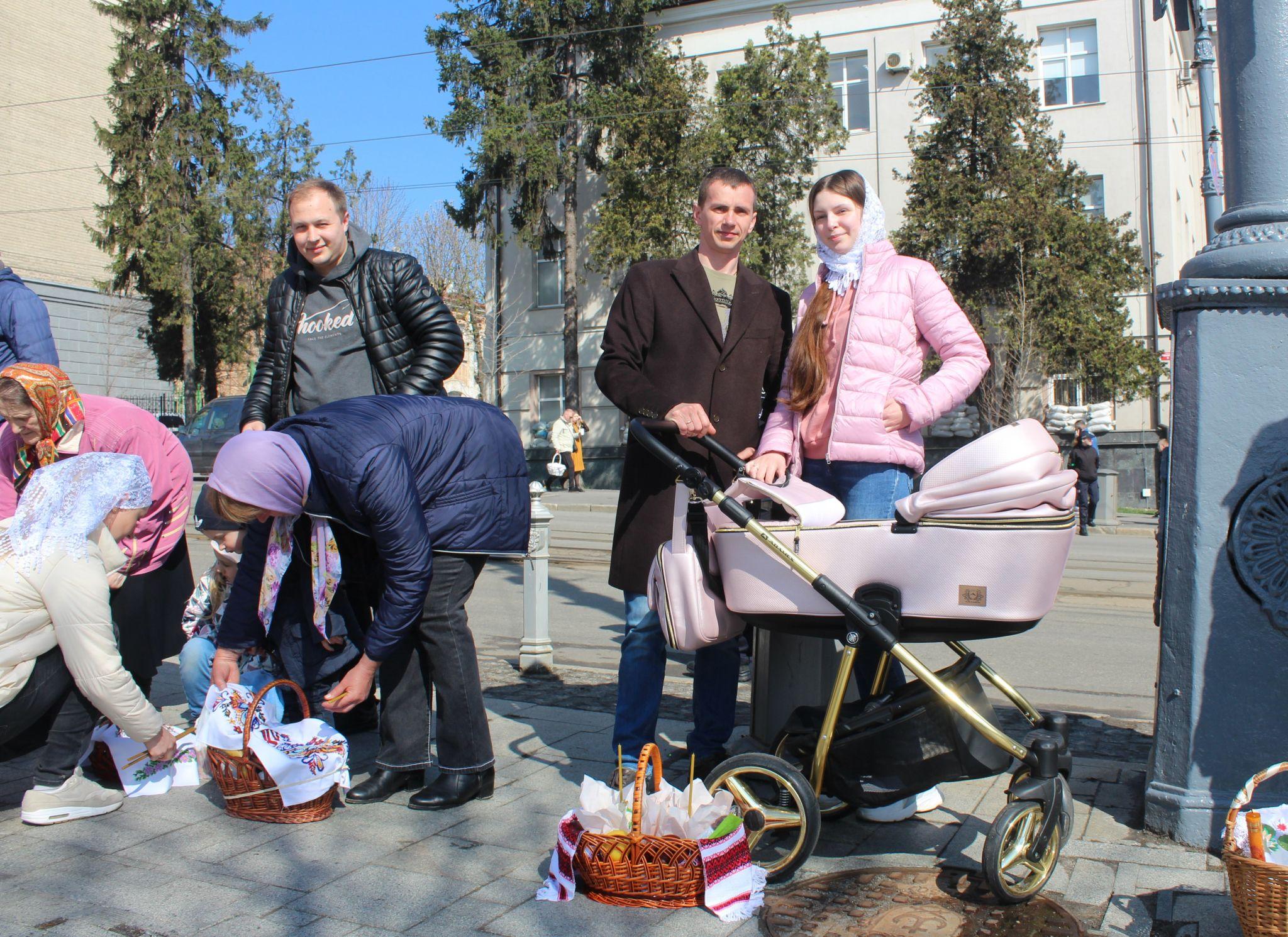 Новини Вінниці - фото з Христос Воскрес! Як святкували Великдень біля головного собору Вінниці