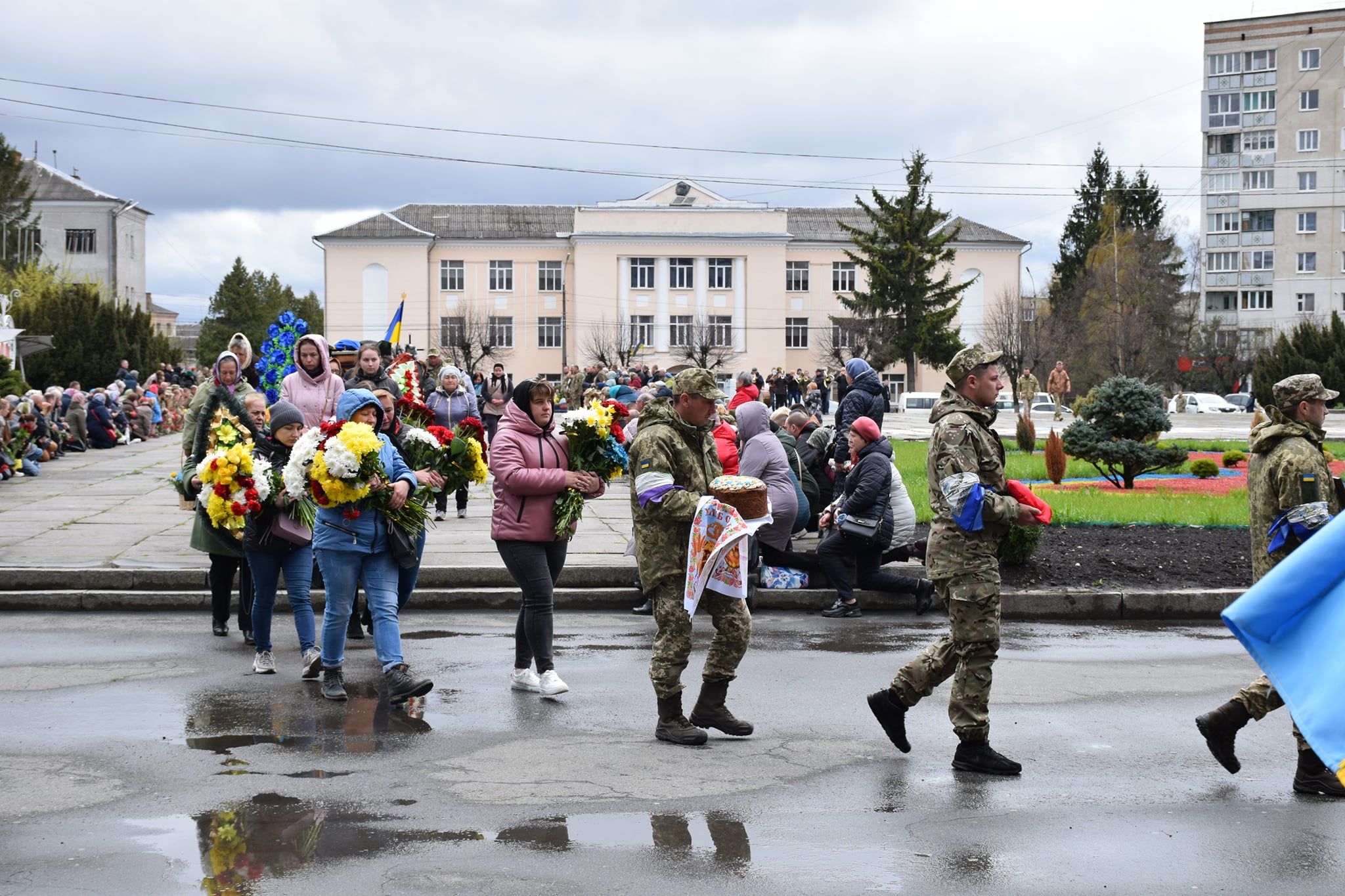 Новини Хмельницького - фото з У Шепетівці попрощалися з двома захисниками України (ФОТО)