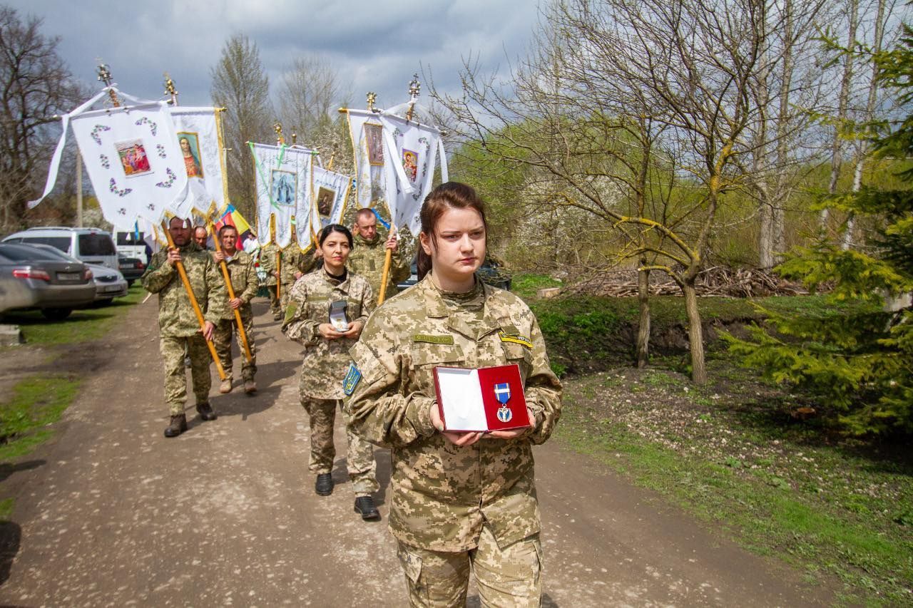 Новини Тернополя - фото з «Бачив навколо лише хороше»: Хоростківщина в останню путь проводить солдата Любомира Ваверчака