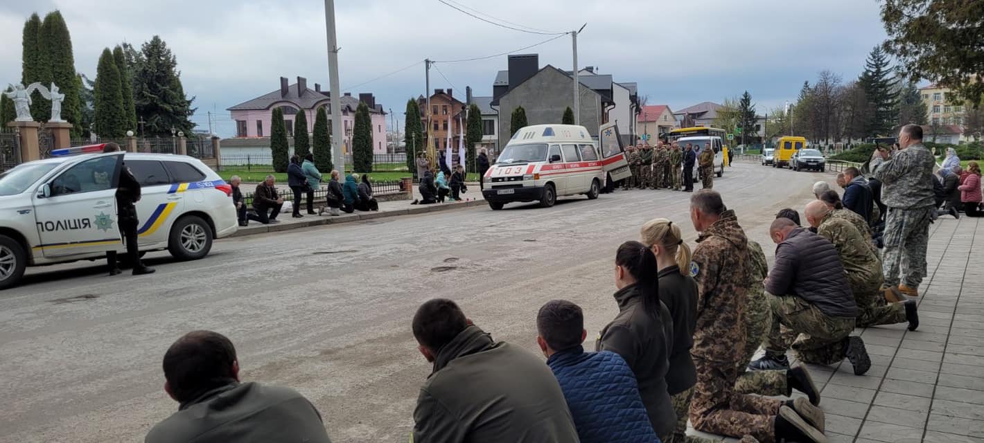 Новини Тернополя - фото з «Бачив навколо лише хороше»: Хоростківщина в останню путь проводить солдата Любомира Ваверчака