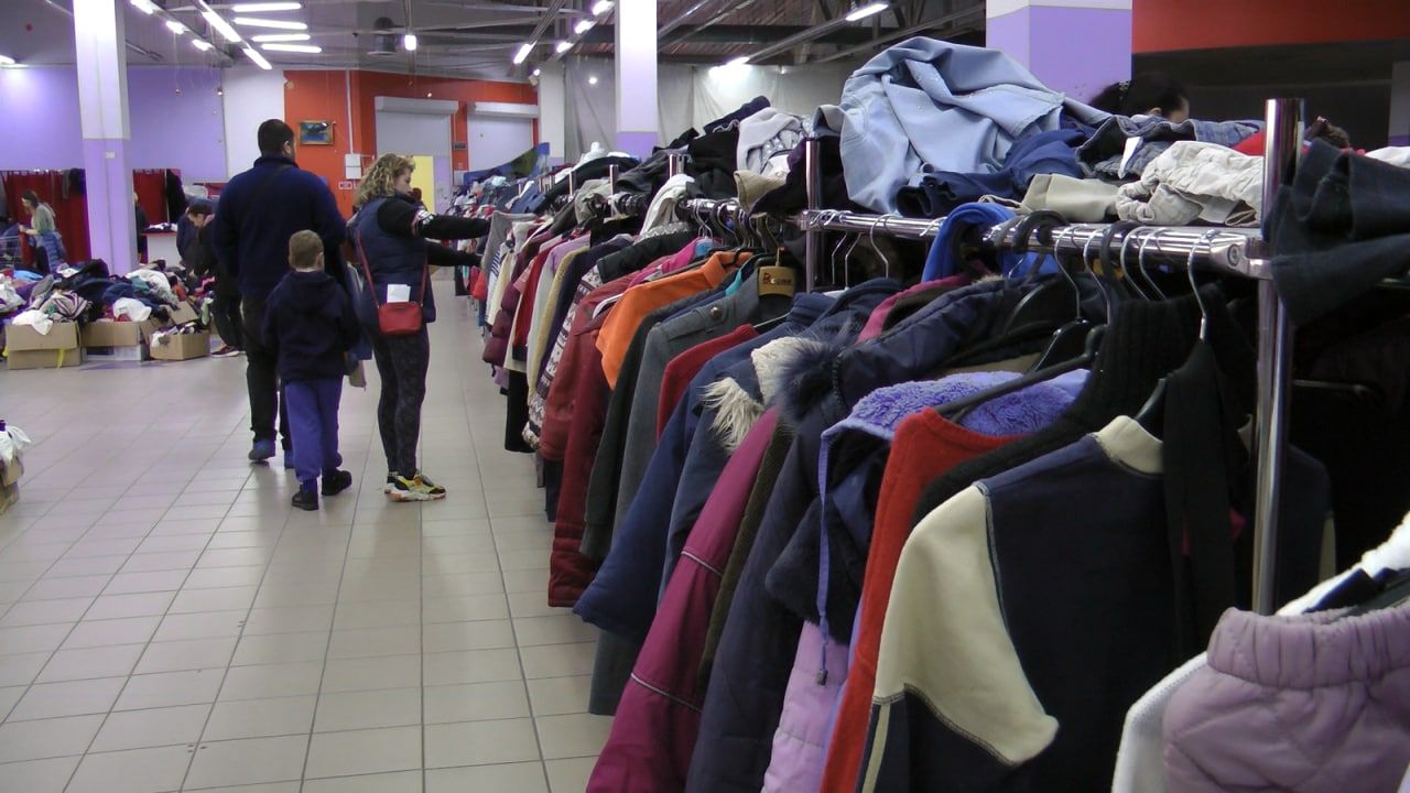 Новини Вінниці - фото з «Часто люди приходять до нас без нічого». Як працює міський гуманітарний центр речей для переселенців