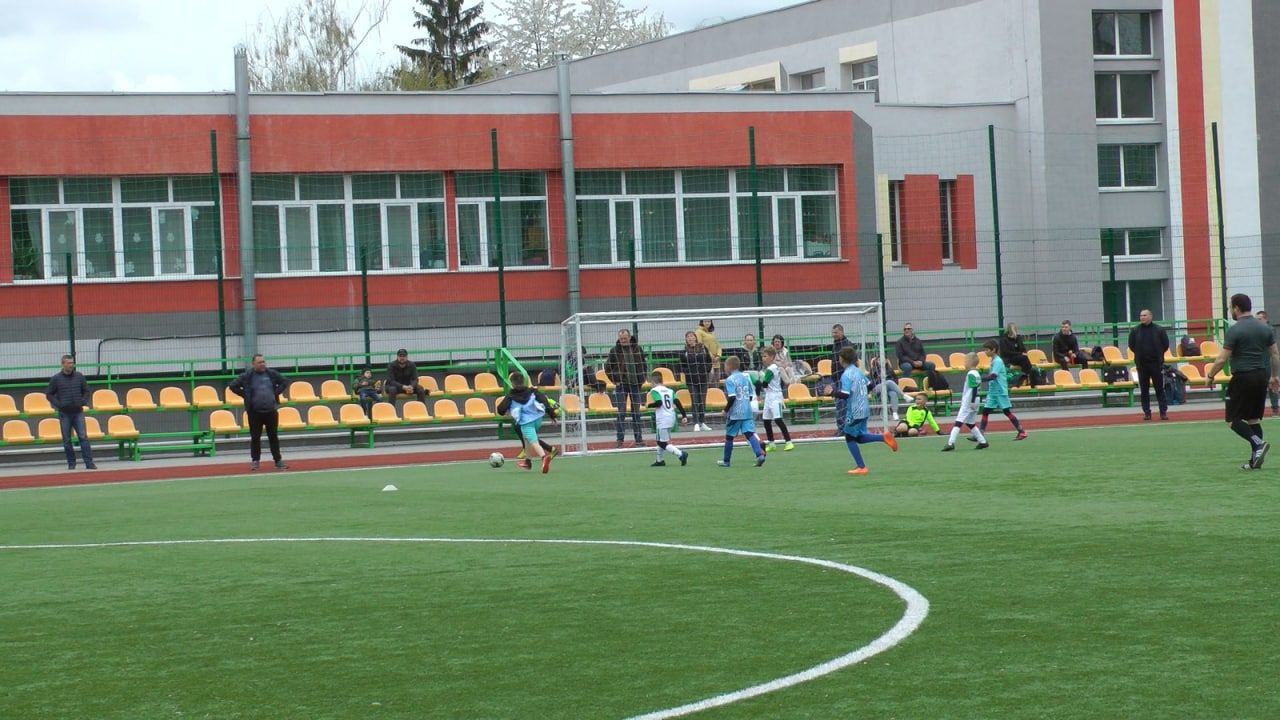 Новини Вінниці - фото з «Якщо ми переможемо на полі, то і вони виграють у війні». Юні футболісти зіграли у турнірі і зібрали кошти для військових