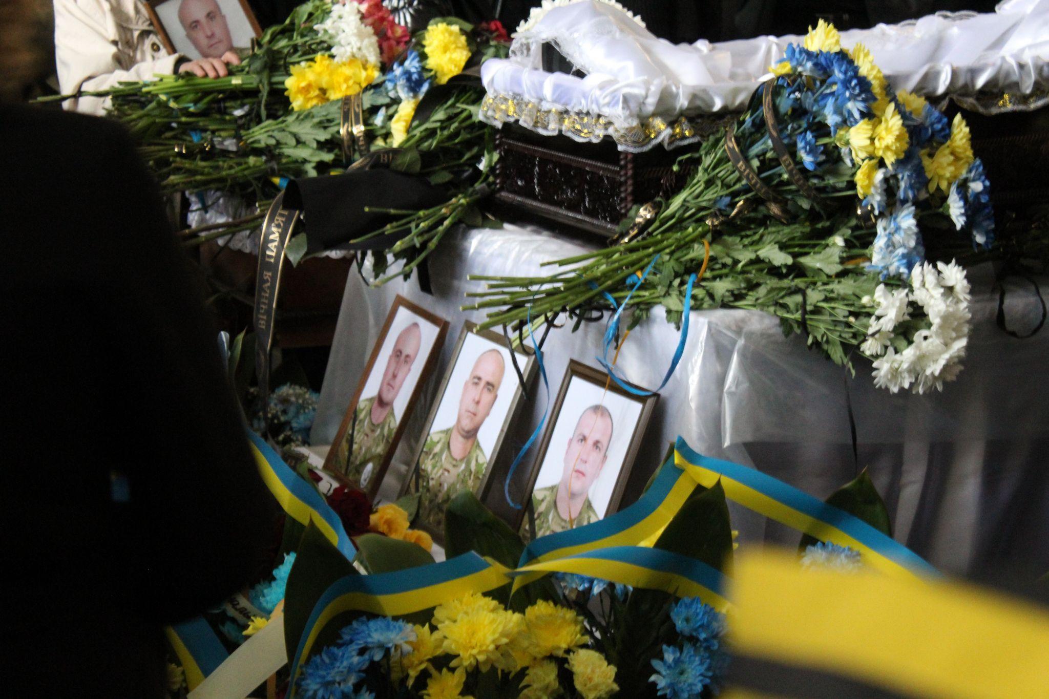 Новини Тернополя - фото з Тернопільщина прощається із загиблими на сході поліцейськими