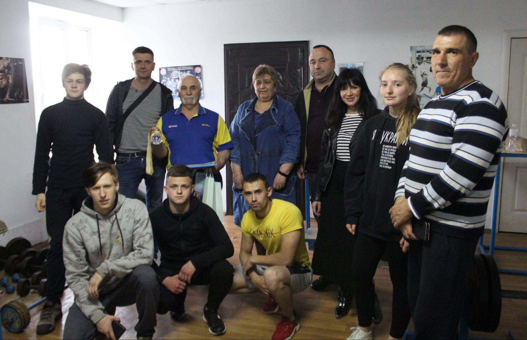 Новини Хмельницького - фото з Мешканцю Хмельниччини повернули медаль, яку він продав на благодійному аукціоні (ФОТО)