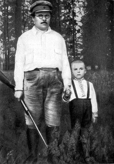 Новини Хмельницького - фото з На Хмельниччині знесли пам'ятник Затонському (ФОТО)