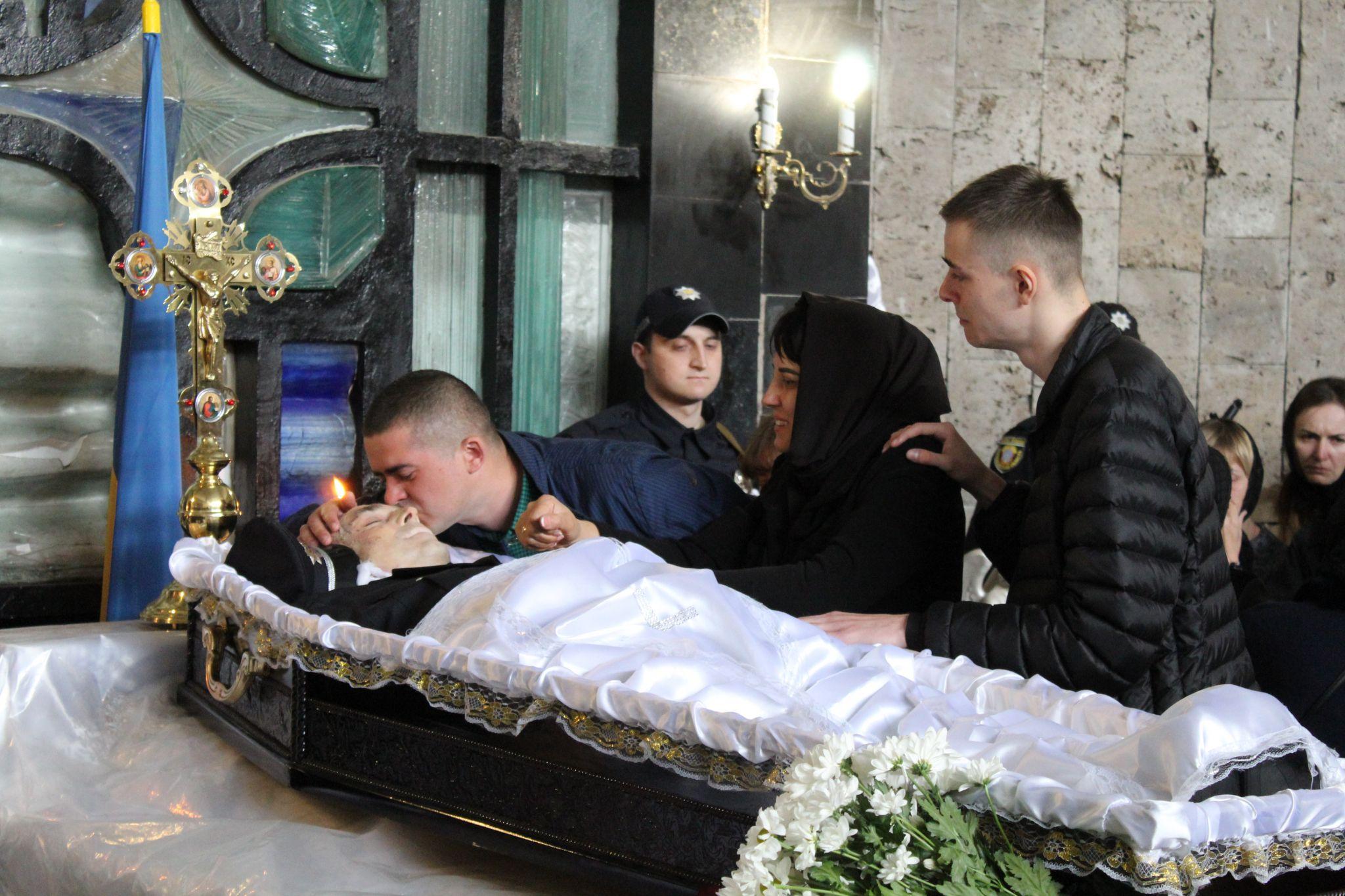 Новини Тернополя - фото з Тернопільщина прощається із загиблими на сході поліцейськими