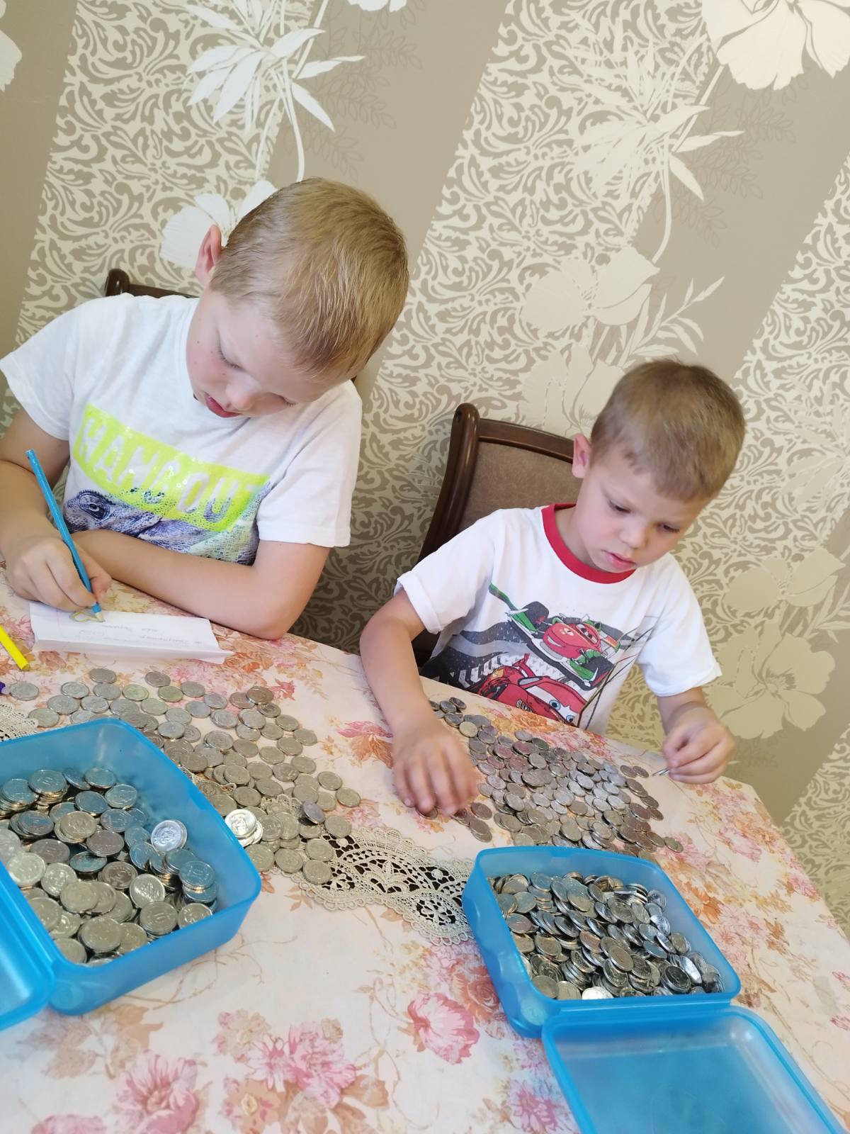 Новини Вінниці - фото з «Щоб росія не вбивала наших дітей». Маленькі вінничани продають черешню, кошти передають на байрактар