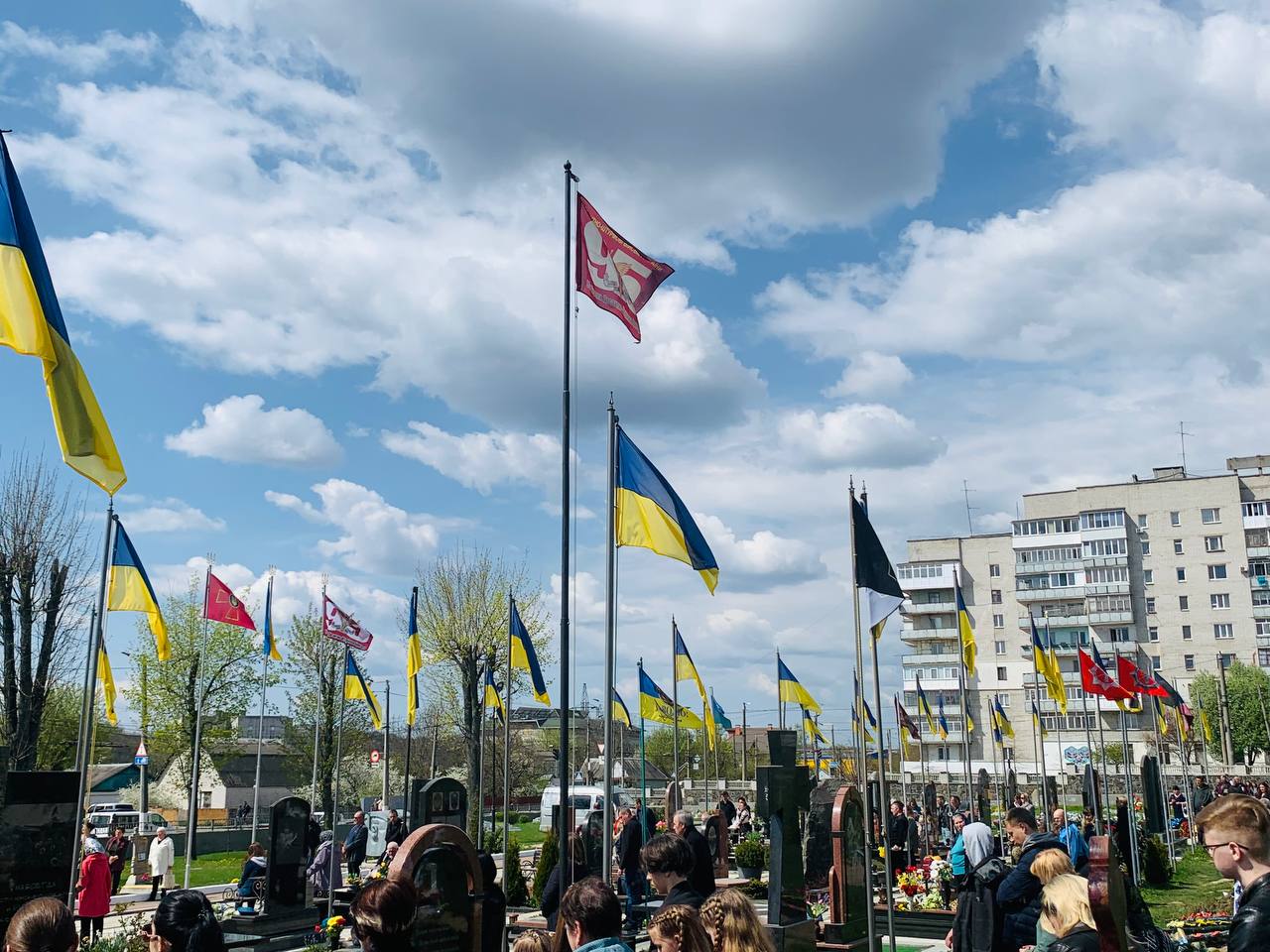 Новини Житомира - фото з Житомир у провідну неділю молився за душі загиблих воїнів