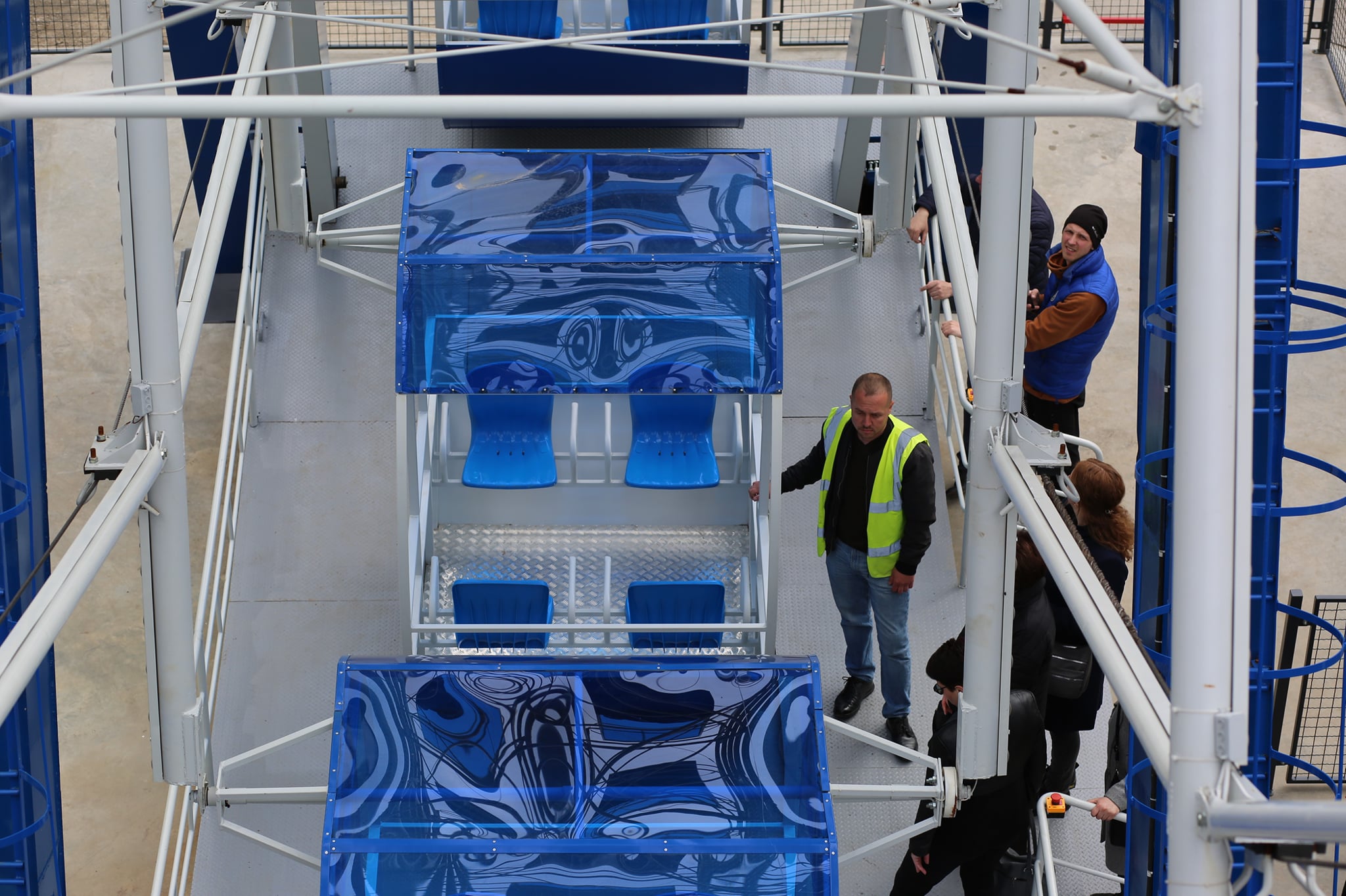 Возможно, это изображение 3 человека и на открытом воздухе