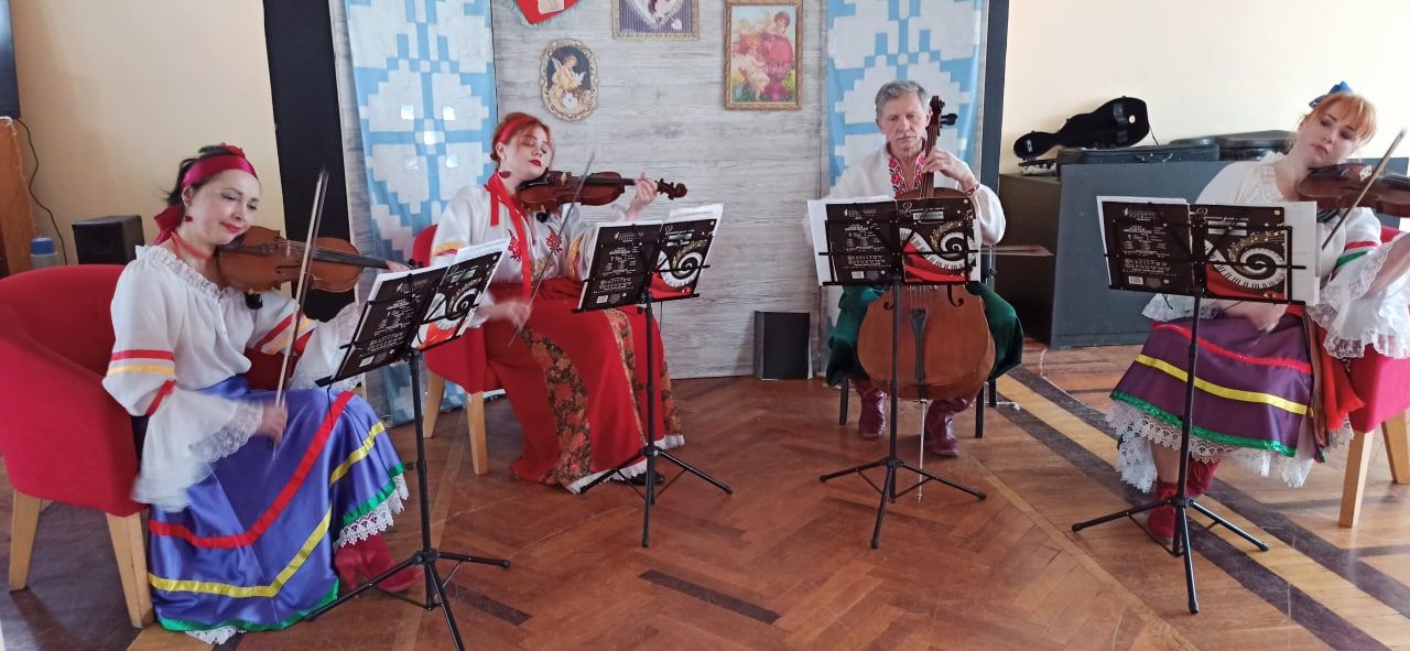 Новини Житомира - фото з Вистава Житомирського академічного муздрамтеатру ім. Івана Кочерги «За двома зайцями» в проєкті «Театр в умовах війни»