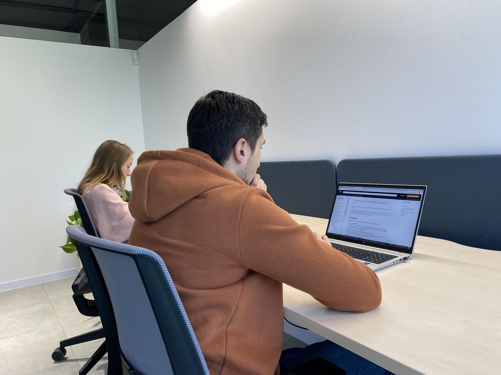 Новини Хмельницького - фото з Еліна переїхала з Маріуполя в Хмельницький: що розповідає про пережите