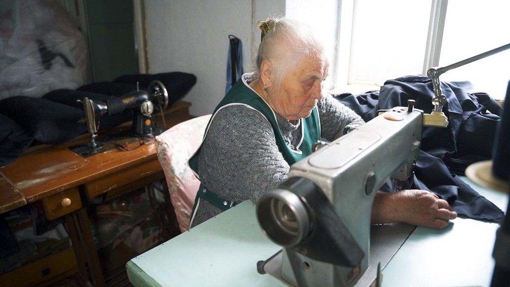 Новини Вінниці - фото з За життя війну баче вдруге. 81-річна вінничанка Ганна Пєстова шиє матраци для захисників