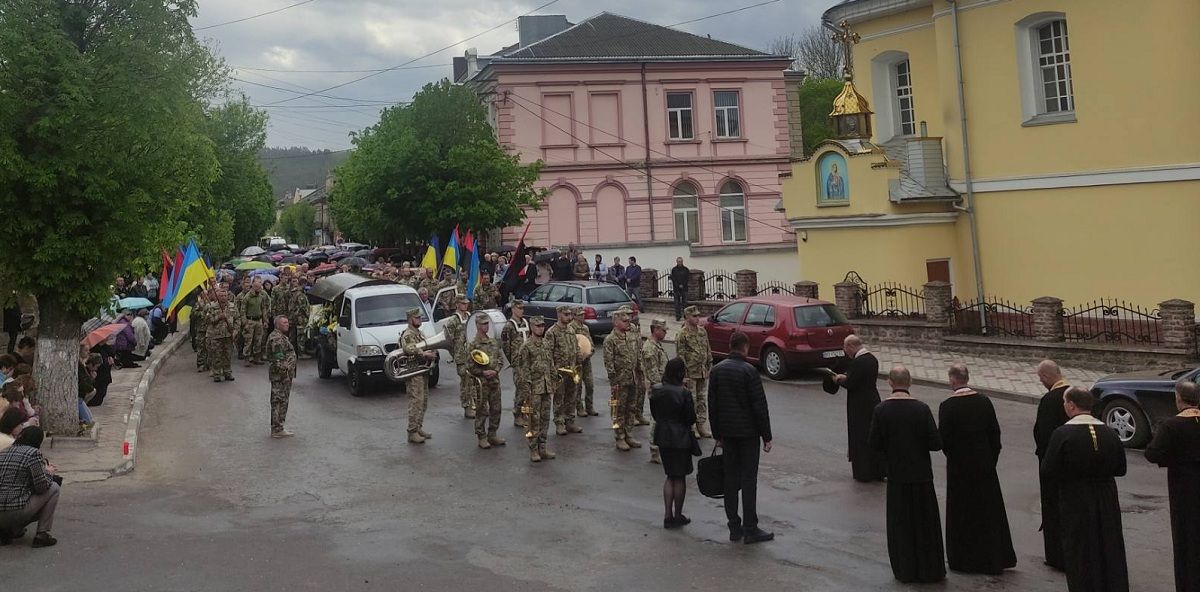 Новини Тернополя - фото з Бучач молився за тяжко пораненого, але… Тернопільщина прощається з Миколою Луцівим