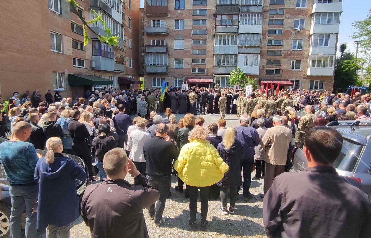 Новини Тернополя - фото з Бучач молився за тяжко пораненого, але… Тернопільщина прощається з Миколою Луцівим