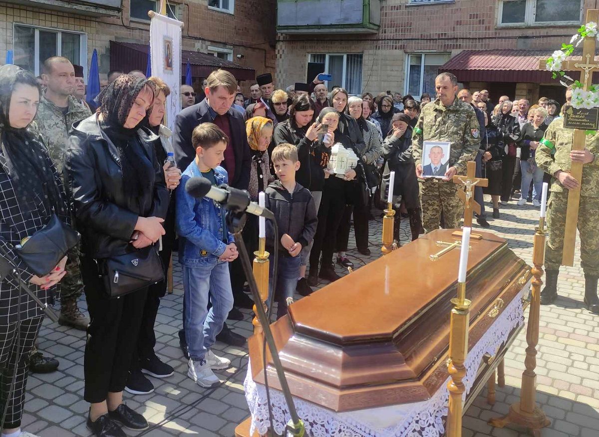 Новини Тернополя - фото з Бучач молився за тяжко пораненого, але… Тернопільщина прощається з Миколою Луцівим