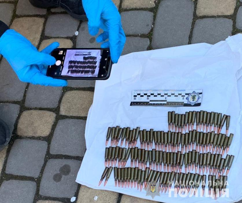 Новини Вінниці - фото з У Калинівці поліція шукала зброю, а знайшла приховану гумдопомогу