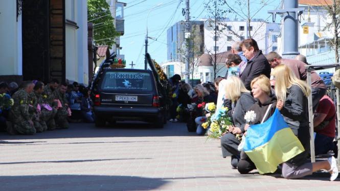 «На таких українцях тримається наша держава»: у Вінниці попрощалися із Богданом Кокошком