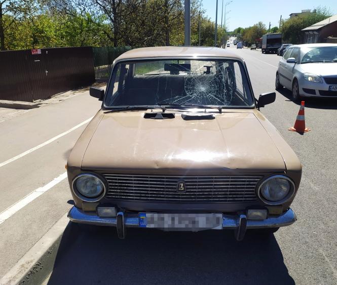 Новини Вінниці - фото з У Вінниці 84-річний водій на автівці збив жінку, яка переходила дорогу на зебрі (ВІДЕО) На зображенні може бути: автомобіль та на відкритому повітрі