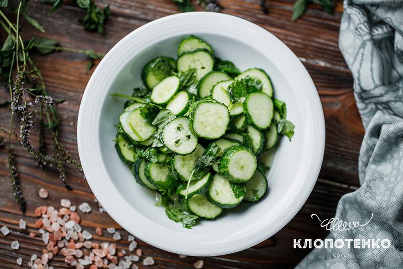 Новини Вінниці - фото з Легкі салати із цукіні, томатів та та редиски: оригінальні рецепти від Клопотенка Свежий салат из огурцов и мяты