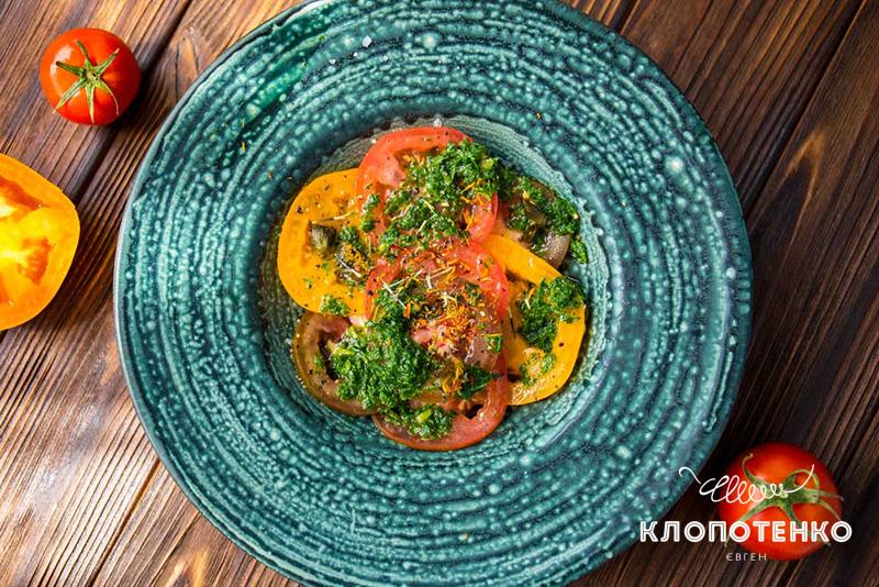 Новини Вінниці - фото з Легкі салати із цукіні, томатів та та редиски: оригінальні рецепти від Клопотенка Салат из томатов с зеленью и ванилью