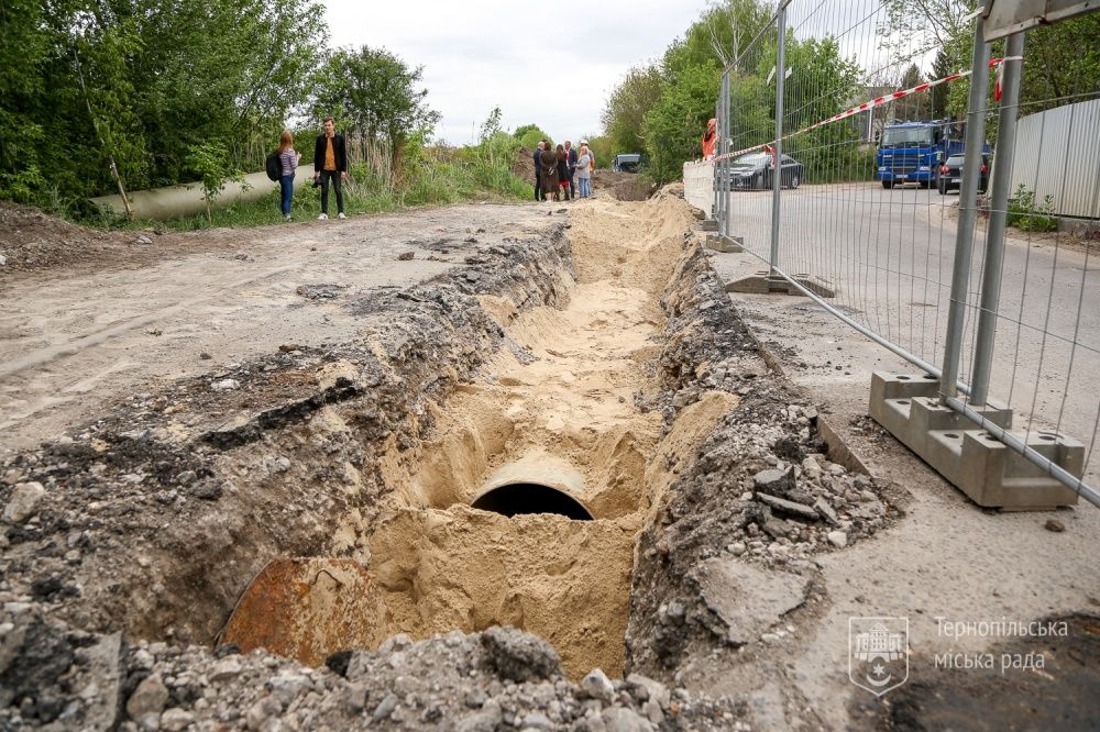 Новини Тернополя - фото з У Тернополі замінюють каналізаційний колектор на вулиці Подільській: скільки уже зробили?