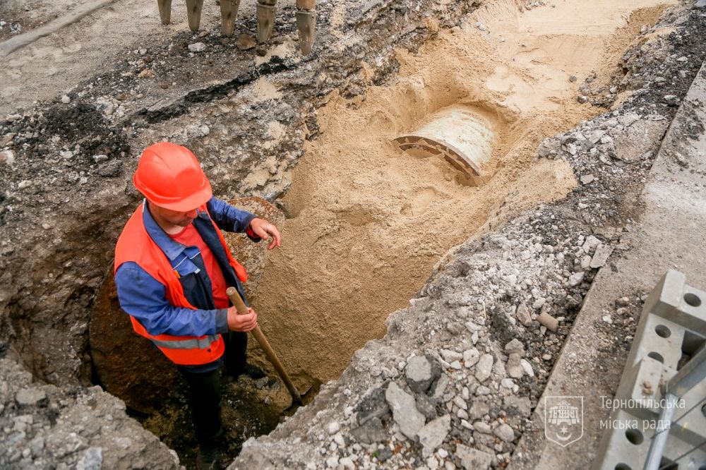 Новини Тернополя - фото з У Тернополі замінюють каналізаційний колектор на вулиці Подільській: скільки уже зробили?