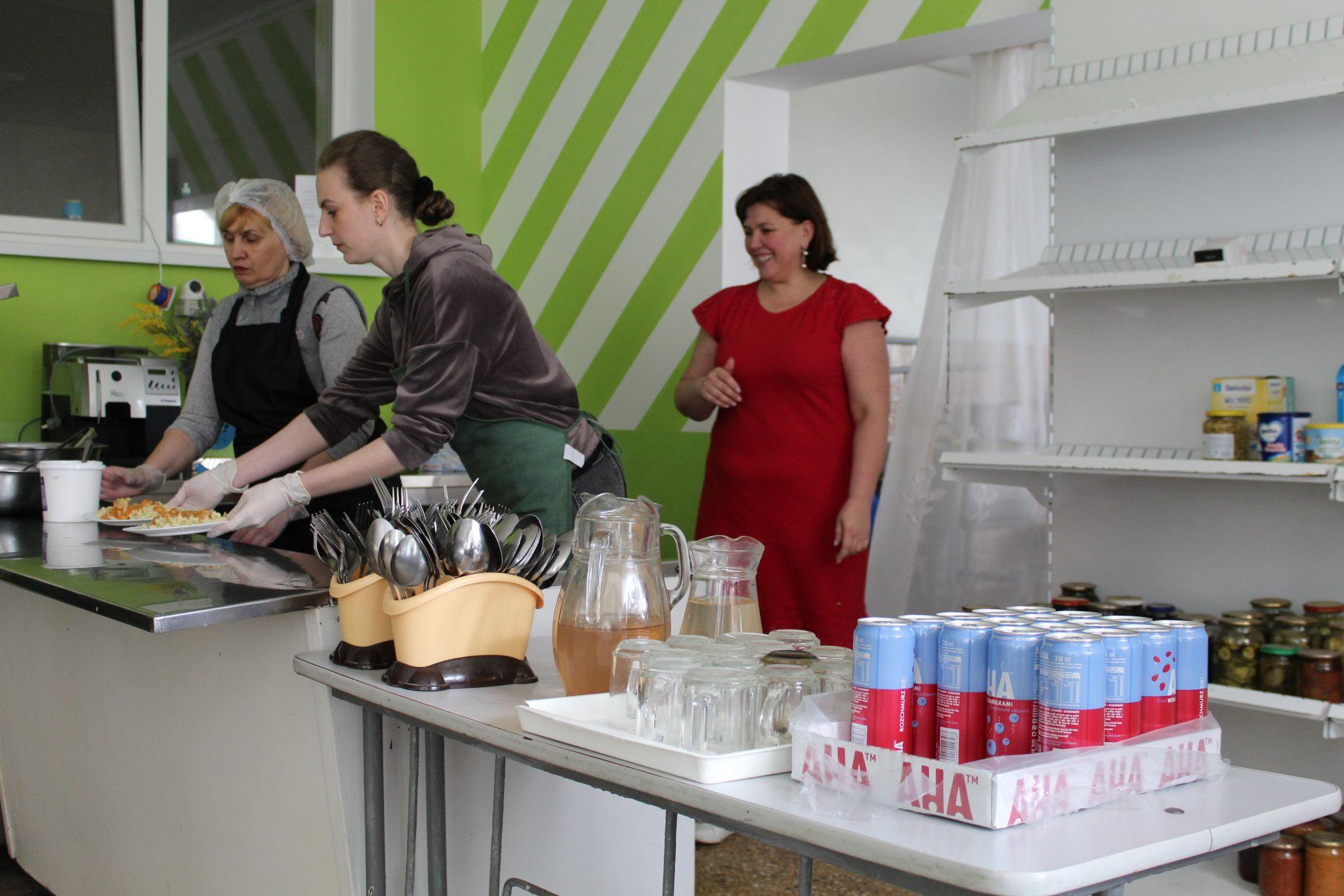 Новини Тернополя - фото з Стали великою дружньою родиною! Як школа №14 волонтерить у воєнний час (РЕПОРТАЖ)