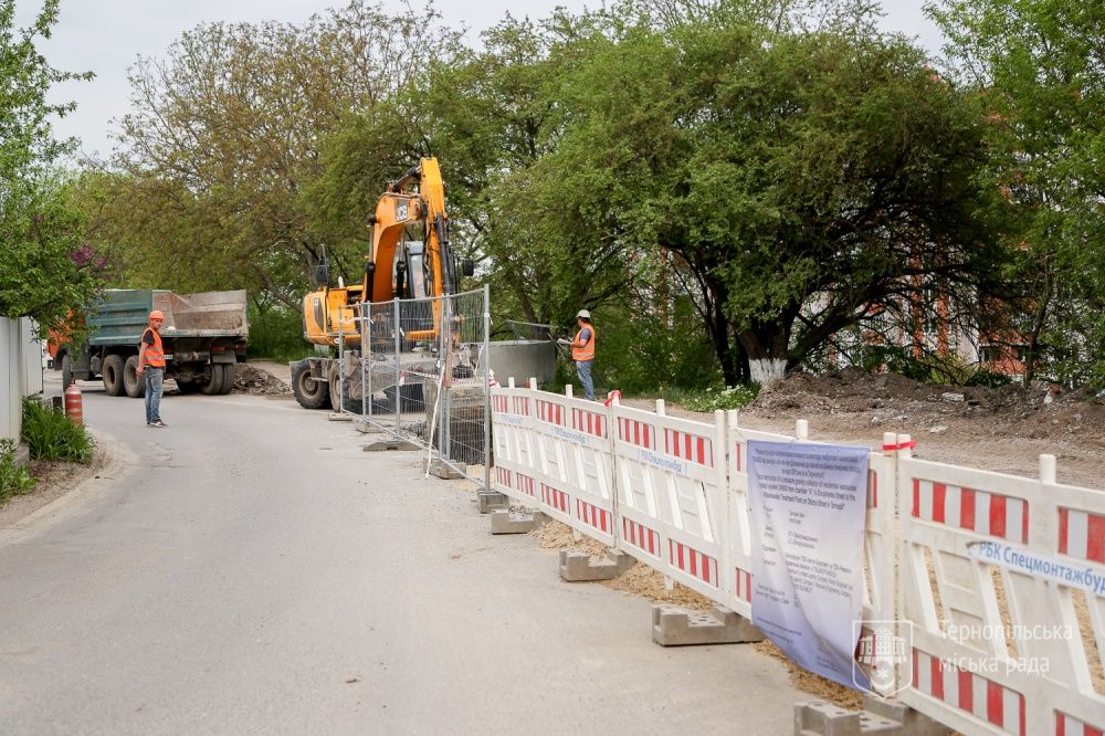 Новини Тернополя - фото з У Тернополі замінюють каналізаційний колектор на вулиці Подільській: скільки уже зробили?