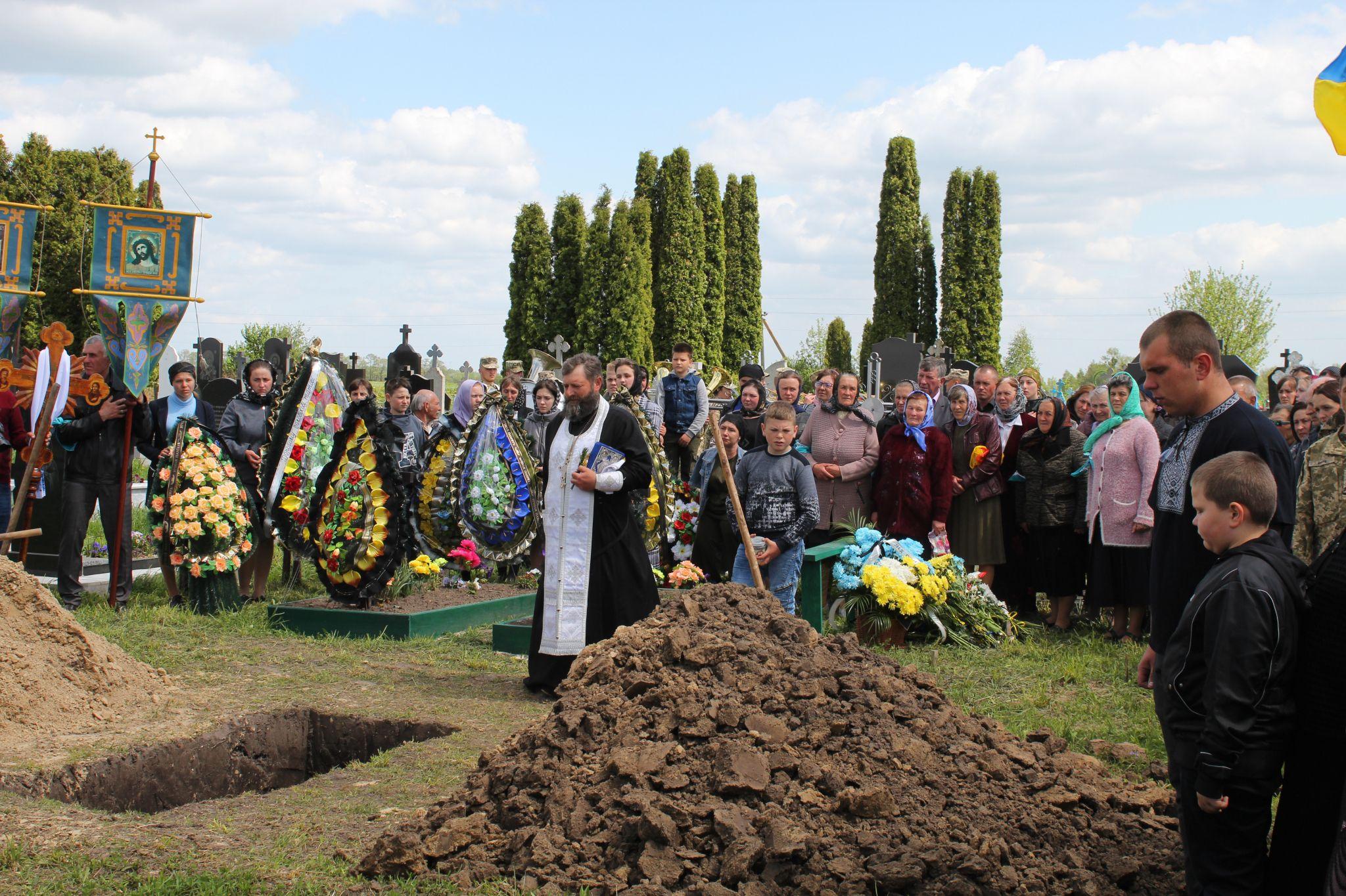 Новини Тернополя - фото з «Усе село ніби завмерло!» Шумщина в останню путь проводжає Героя Олександра Луцика