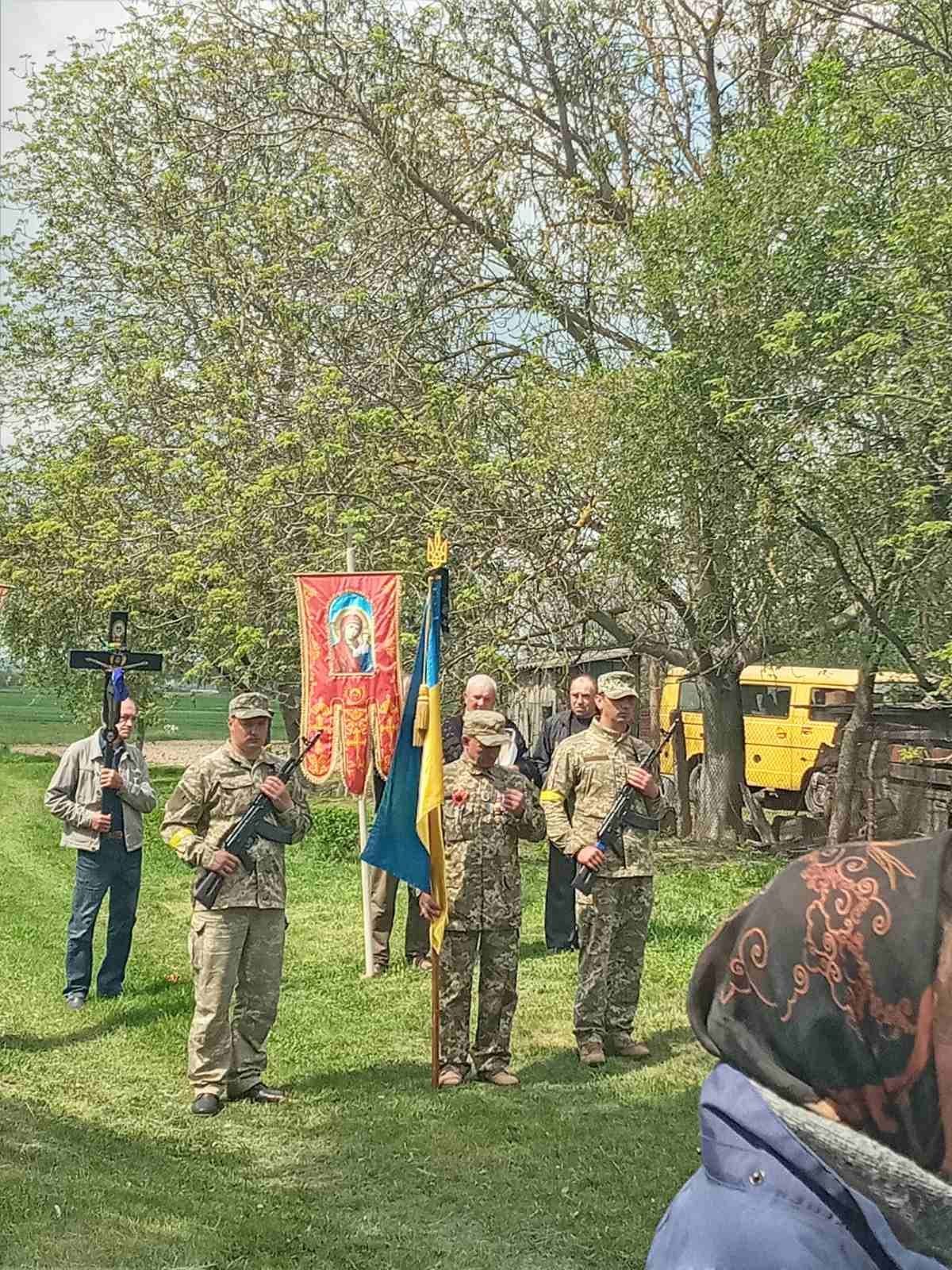 Новини Житомира - фото з Мешканці Овруцької громади провели в останню путь нашого мужнього Захисника – Олега Хлібовича