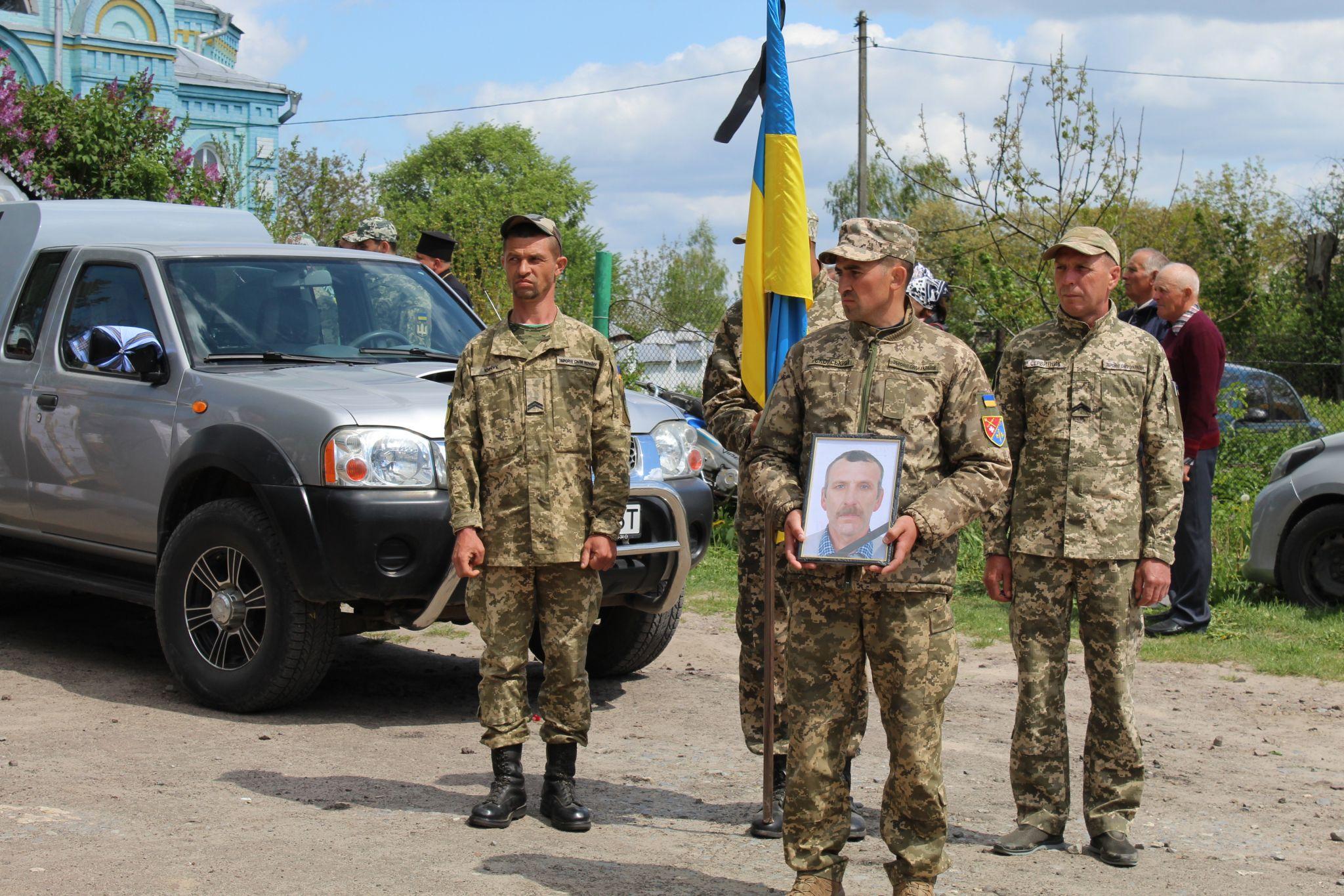 Новини Тернополя - фото з «Усе село ніби завмерло!» Шумщина в останню путь проводжає Героя Олександра Луцика
