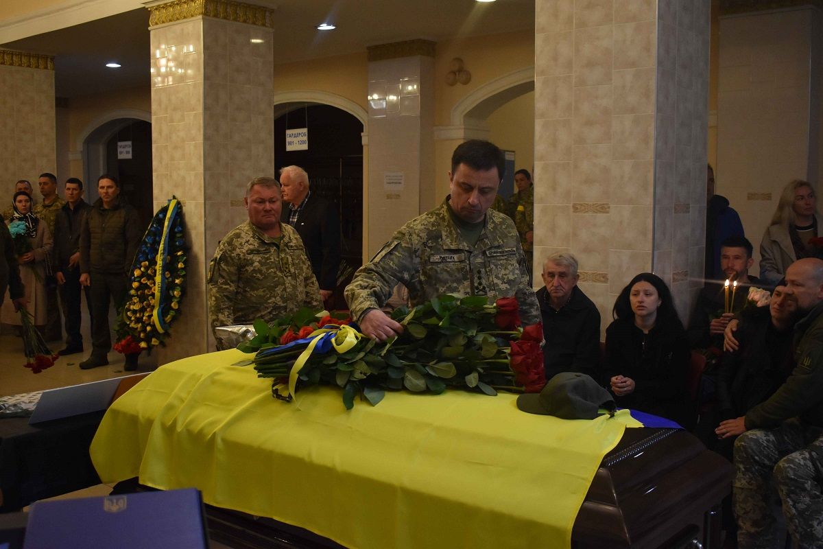 Новини Вінниці - фото з Уміло виводив авіаційну техніку з-під ударів ворога. Про льотчика, з яким прощались у Вінниці