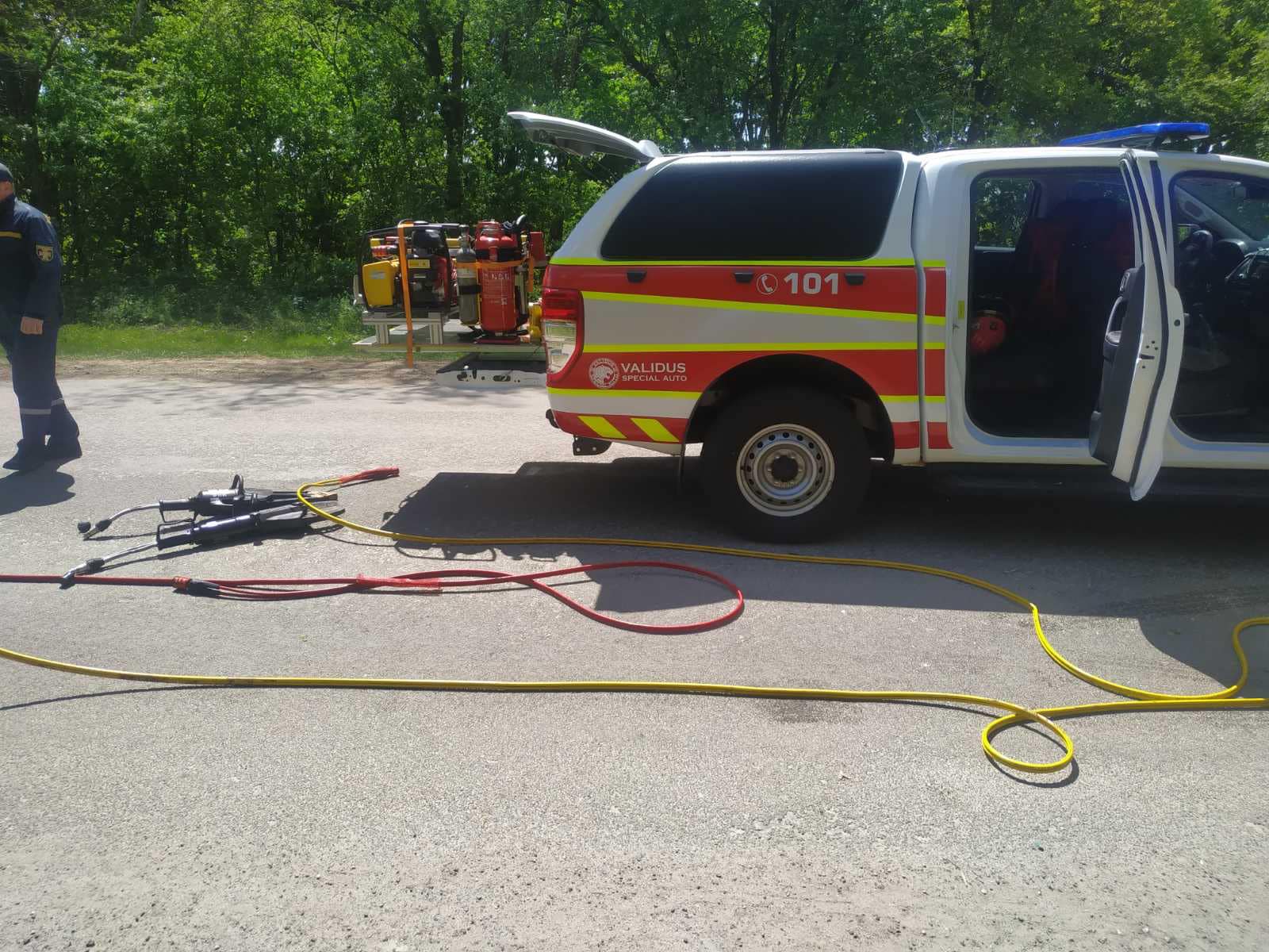 Новини Тернополя - фото з На Тернопільщині легківка зіткнулася з вантажівкою: рятувальники діставали водія з понівеченої машини