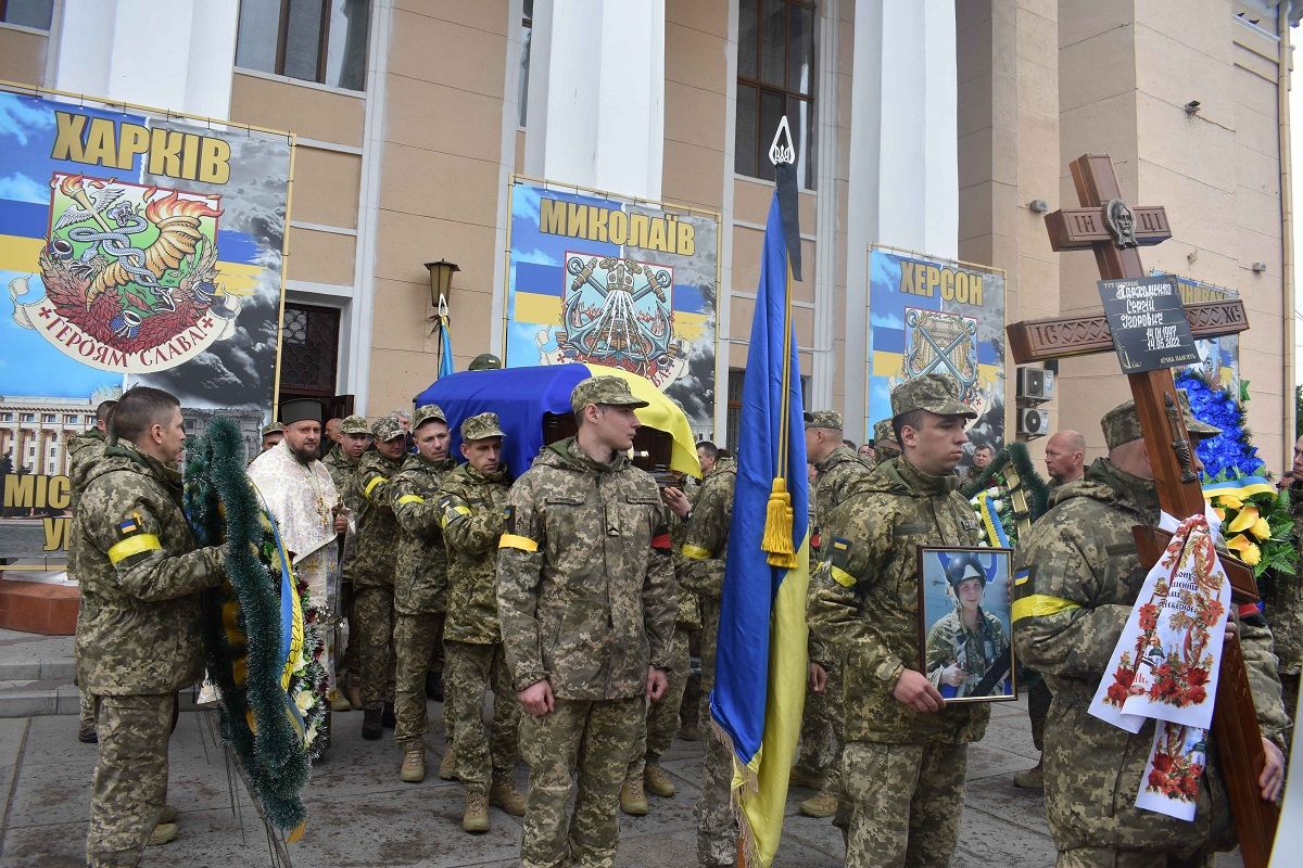 Новини Вінниці - фото з Уміло виводив авіаційну техніку з-під ударів ворога. Про льотчика, з яким прощались у Вінниці