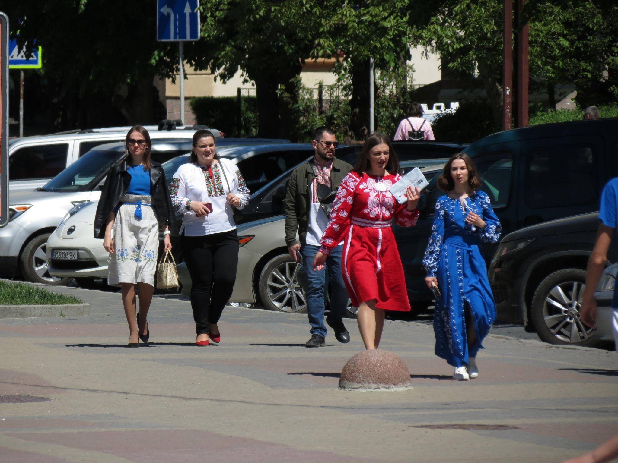 Новини Тернополя - фото з Які вишиванки одягнули тернополяни на свято? Шукайте себе та друзів на фото (РЕПОРТАЖ)