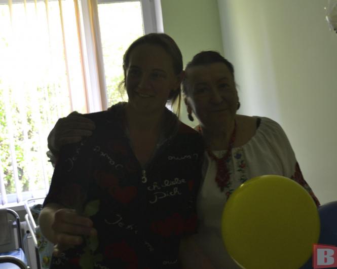 Новини Хмельницького - фото з У вишиванки - з пелюшок. У Хмельницькому вітали новоспечених матусь