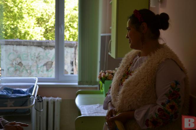 Новини Хмельницького - фото з У вишиванки - з пелюшок. У Хмельницькому вітали новоспечених матусь