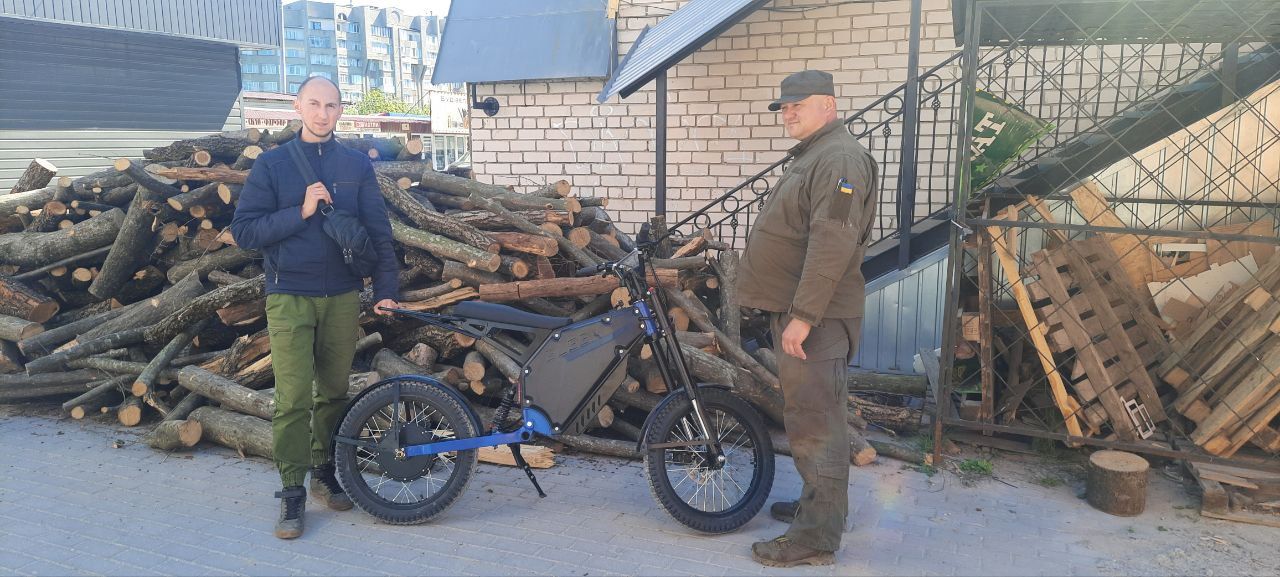 Новини Тернополя - фото з Швидкі та легкі! У чому секрет електробайків, які тернопільська фірма робить для ЗСУ?